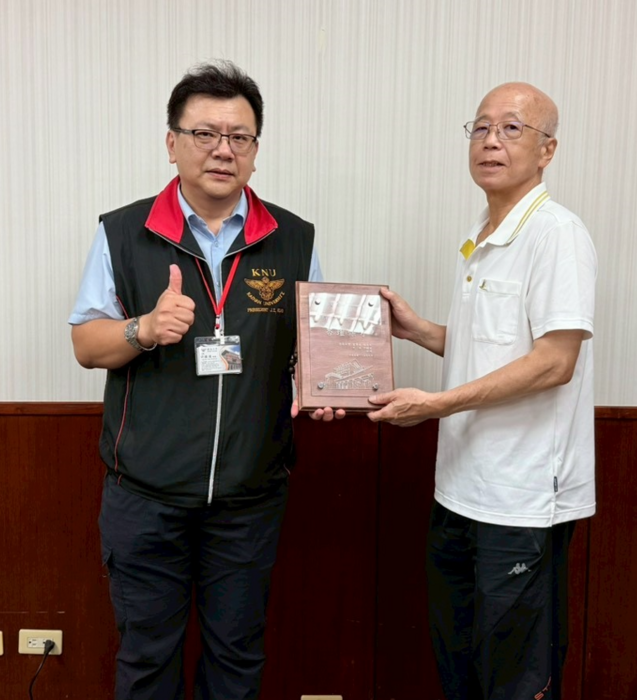 115.06 致贈教職員退休獎牌圖片