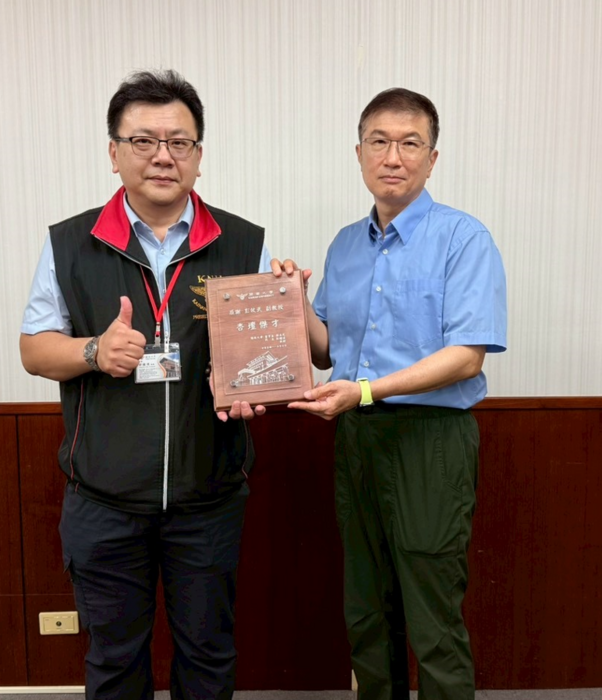 115.06 致贈教職員退休獎牌圖片